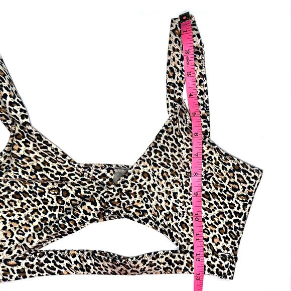 Kittenish by Jessie James Decker Animal Print Cutout Bikini Top Size Medium - Picture 11 of 11